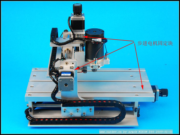 使用加工中心生产的首30台雕刻机的零件图(1):步进电机固定块