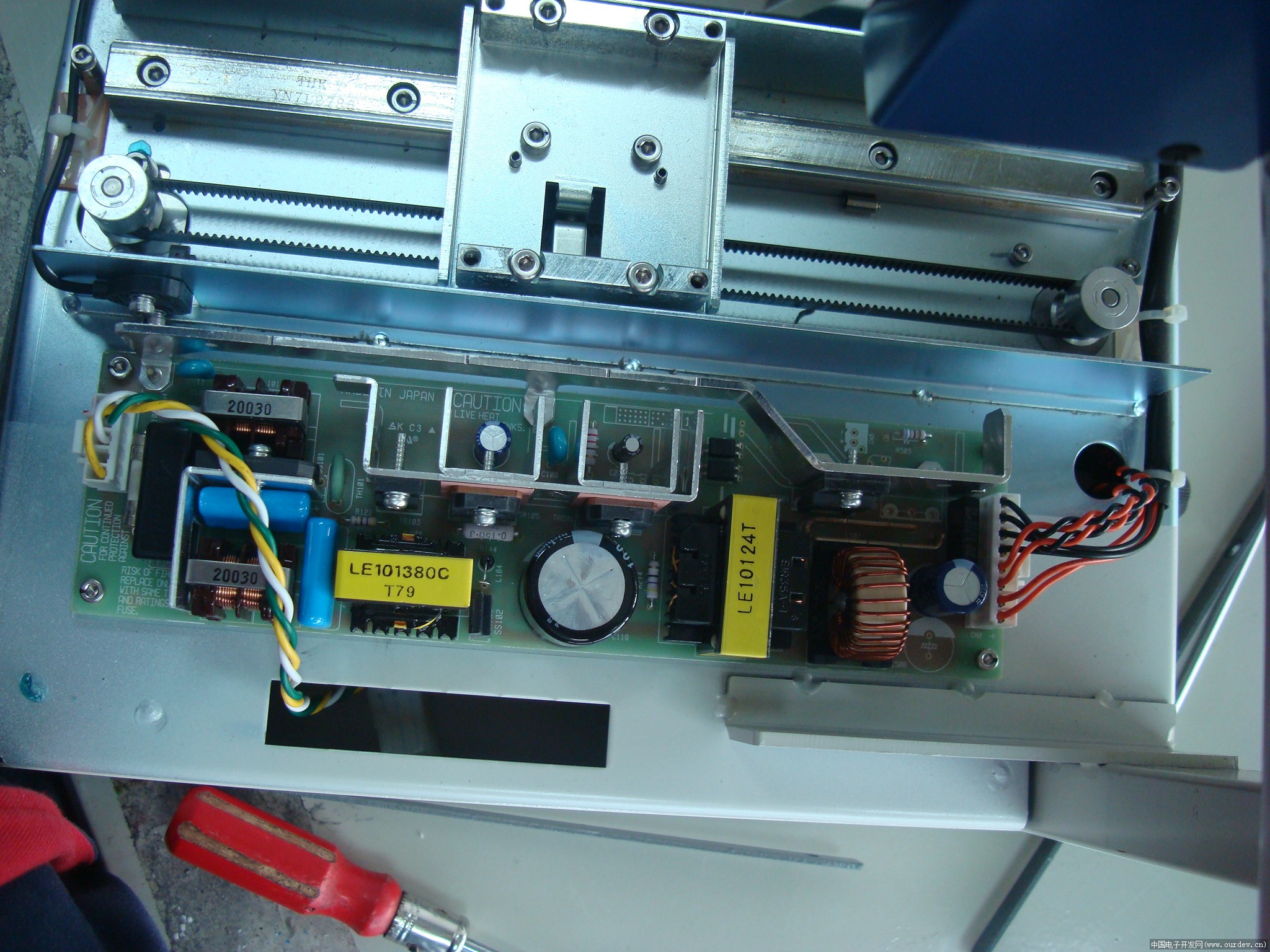 看到一部日本小巧型点胶机 (musashi), 二手价2.6万元