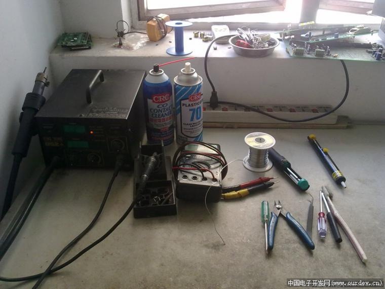 大家讨论一下在没有吸锡器的情况下怎么拆下dipxx的芯片