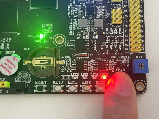 触摸按键控制LED灯实验6072.png